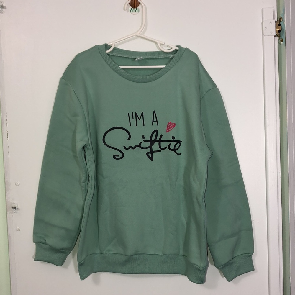 “I’M A SWIFTIE” SWEATSHIRT/ PULLOVER GIRLS SIZE 10 Youth - Picture 3 of 4